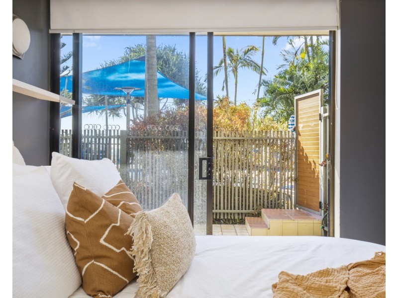 2/828 Pacific Parade, Currumbin QLD 4223