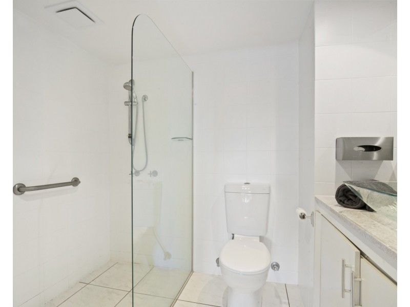 2/828 Pacific Parade, Currumbin QLD 4223