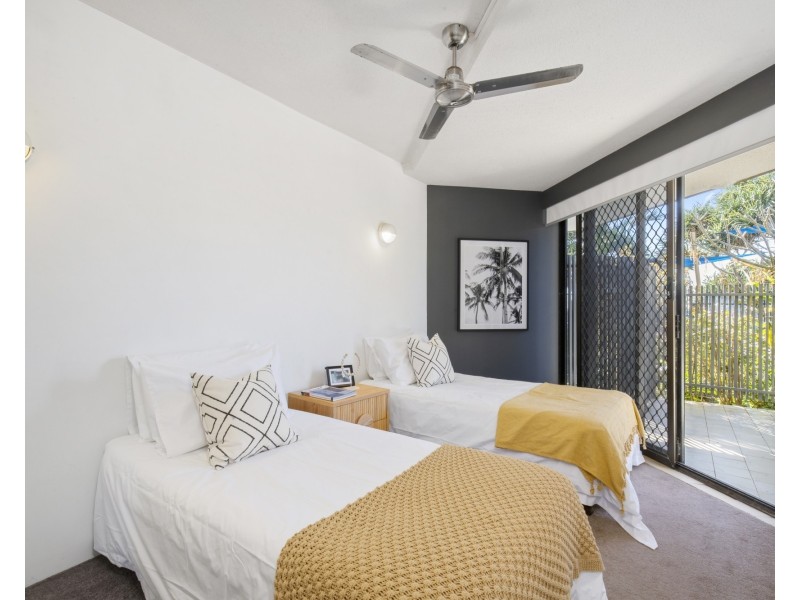 2/828 Pacific Parade, Currumbin QLD 4223