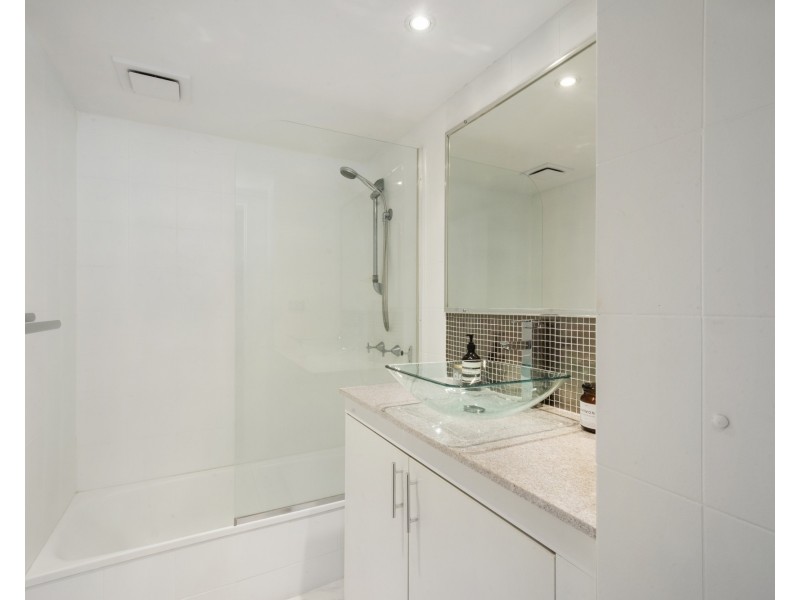 2/828 Pacific Parade, Currumbin QLD 4223