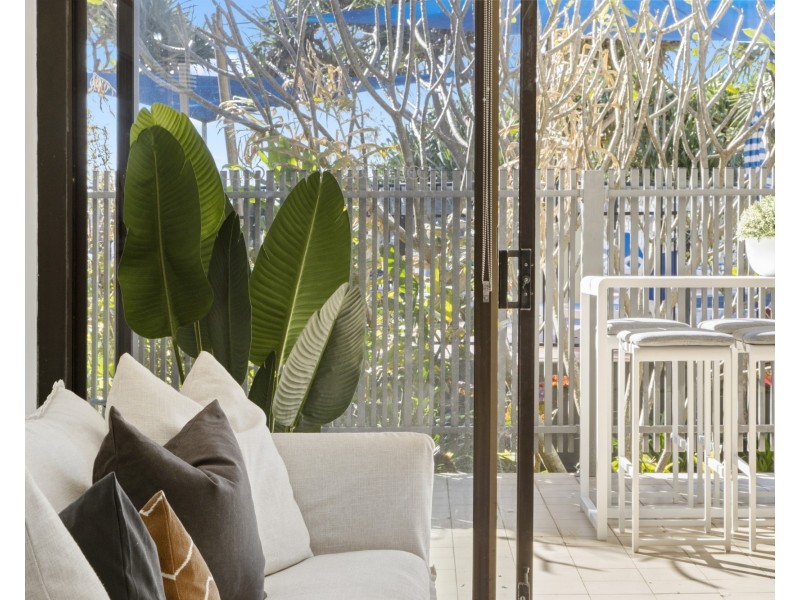 2/828 Pacific Parade, Currumbin QLD 4223