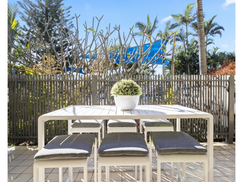 2/828 Pacific Parade, Currumbin QLD 4223