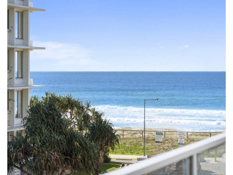 4/4 Twenty Seventh Avenue, Palm Beach QLD 4221