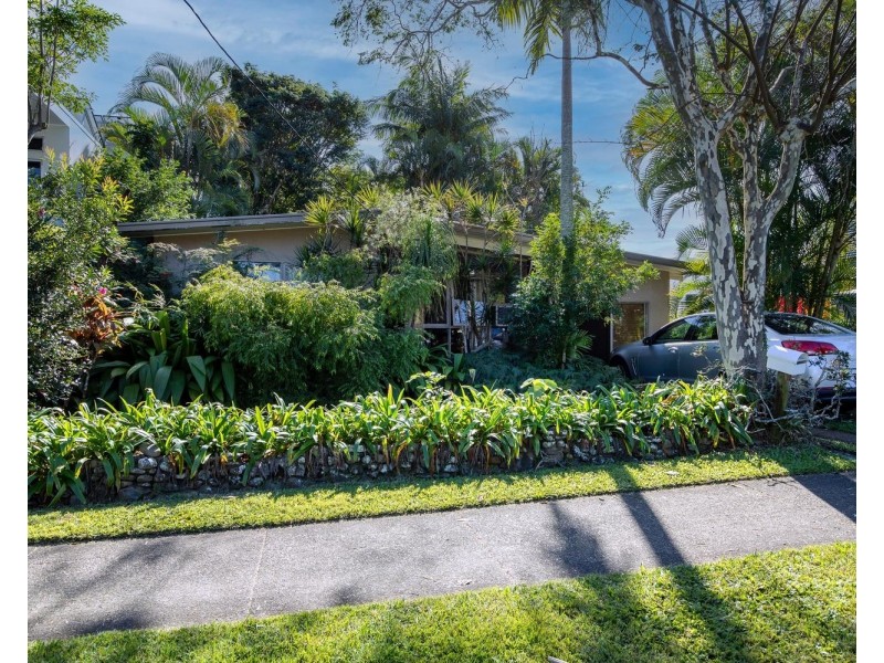 115 Laguna Avenue, Palm Beach QLD 4221