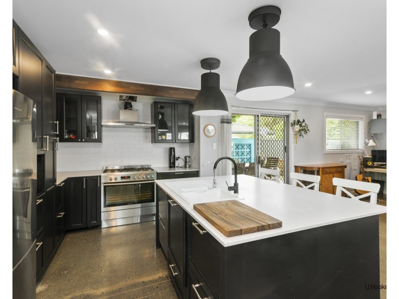 2 Guyra Avenue, Burleigh Heads QLD 4220