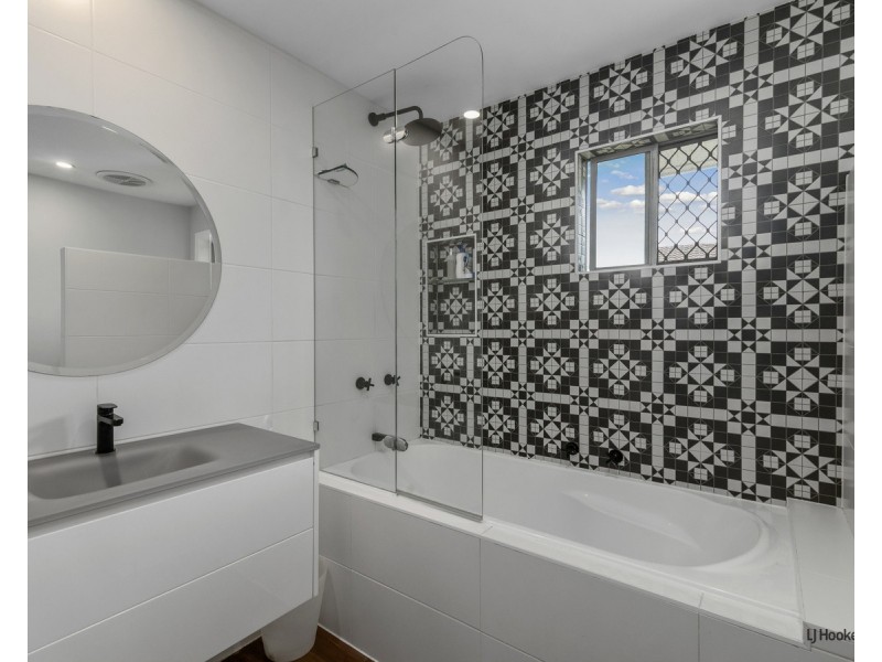 2 Guyra Avenue, Burleigh Heads QLD 4220