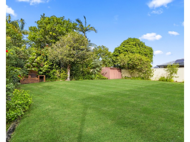 8 Matipo Place, Palm Beach QLD 4221