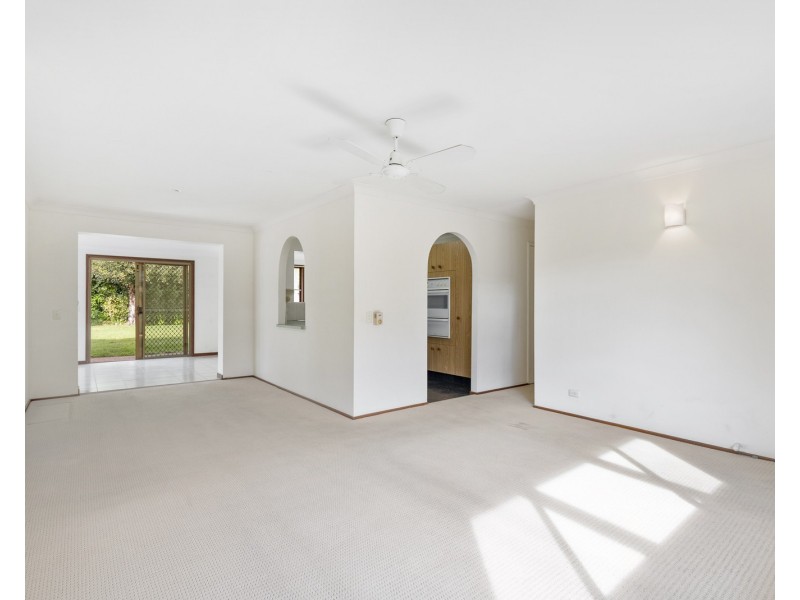 8 Matipo Place, Palm Beach QLD 4221