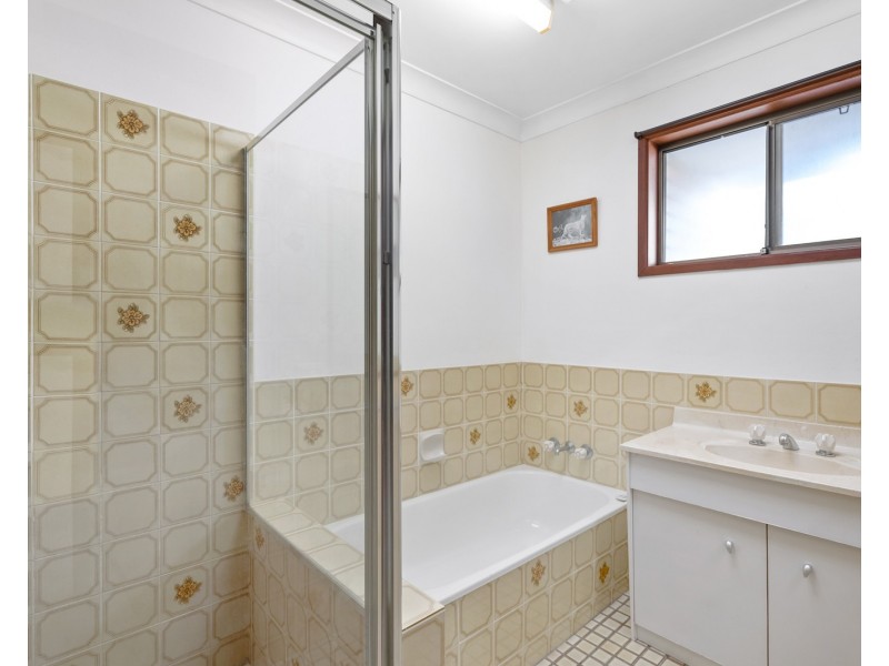 8 Matipo Place, Palm Beach QLD 4221