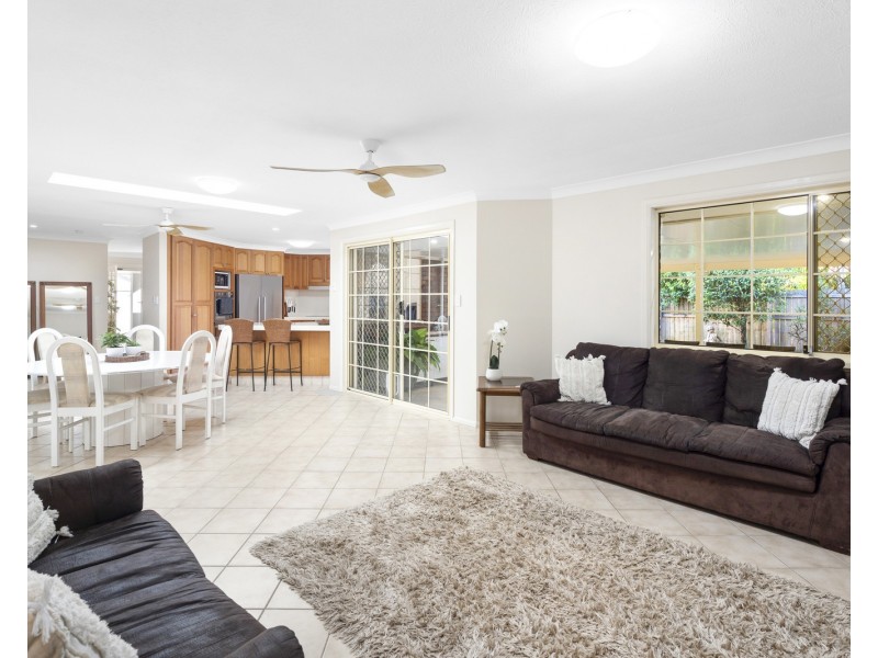 66 Bergamont Street, Elanora QLD 4221