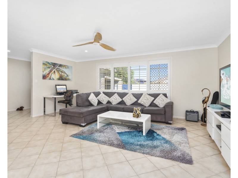 66 Bergamont Street, Elanora QLD 4221