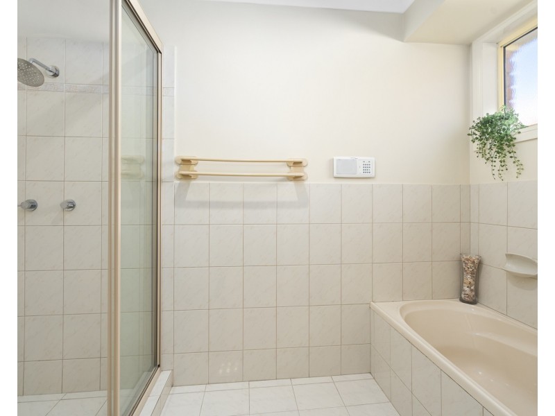 66 Bergamont Street, Elanora QLD 4221