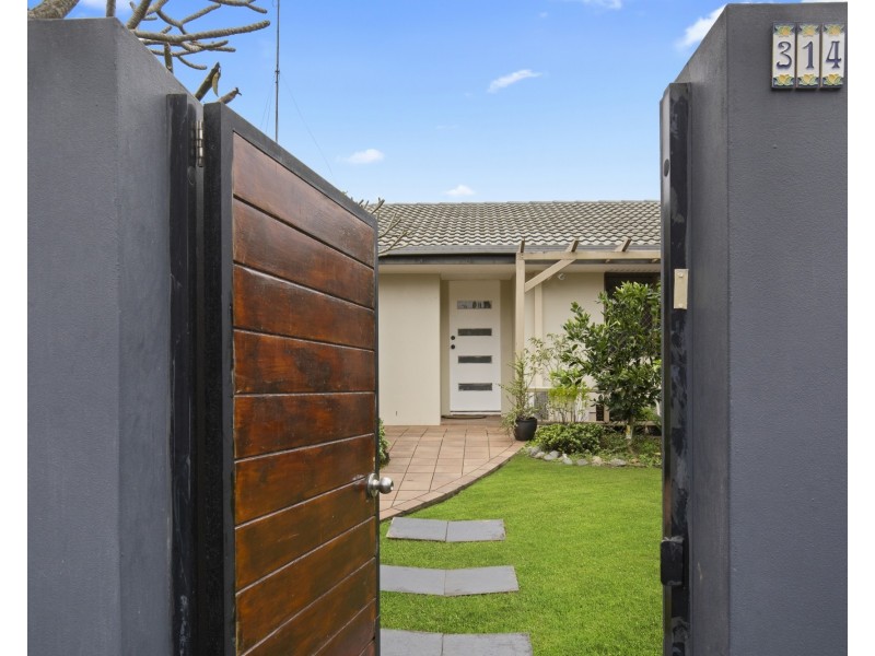 314 Rio Vista Boulevard, Mermaid Waters QLD 4218
