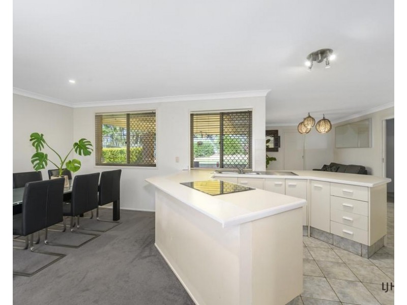 8 Jondique Avenue, Merrimac QLD 4226