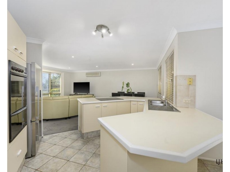 8 Jondique Avenue, Merrimac QLD 4226