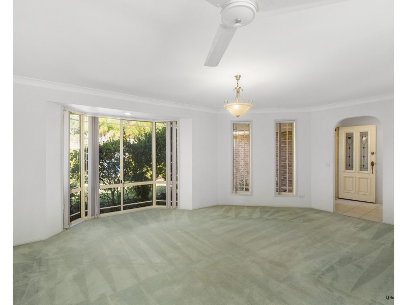 8 Chippendale Crescent, Currumbin Waters QLD 4223
