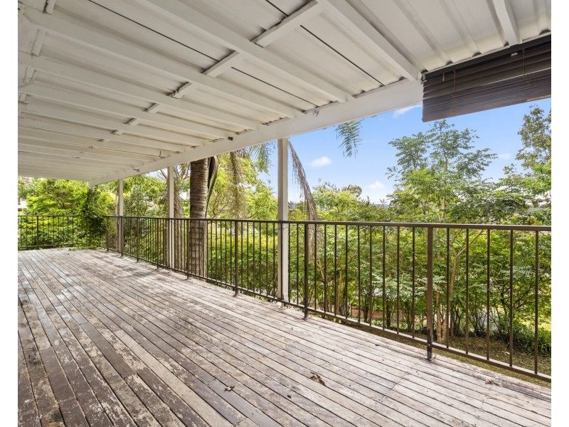 27 Currant Street, Elanora QLD 4221