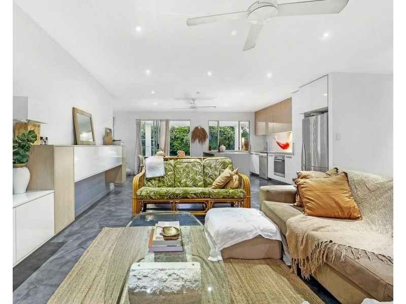 30 Japonica Drive, Palm Beach QLD 4221