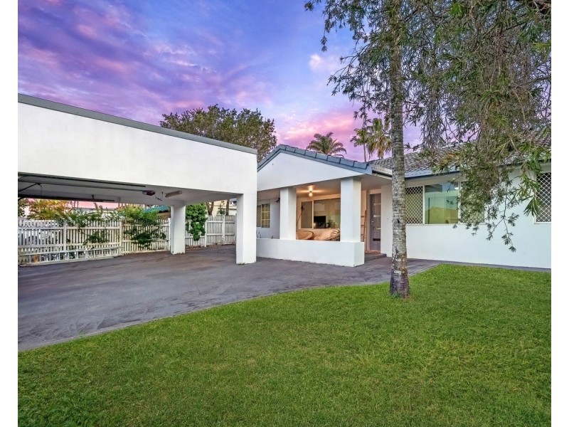 30 Japonica Drive, Palm Beach QLD 4221