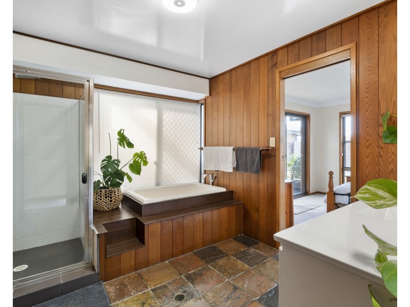 27 Pinon Close, Elanora QLD 4221