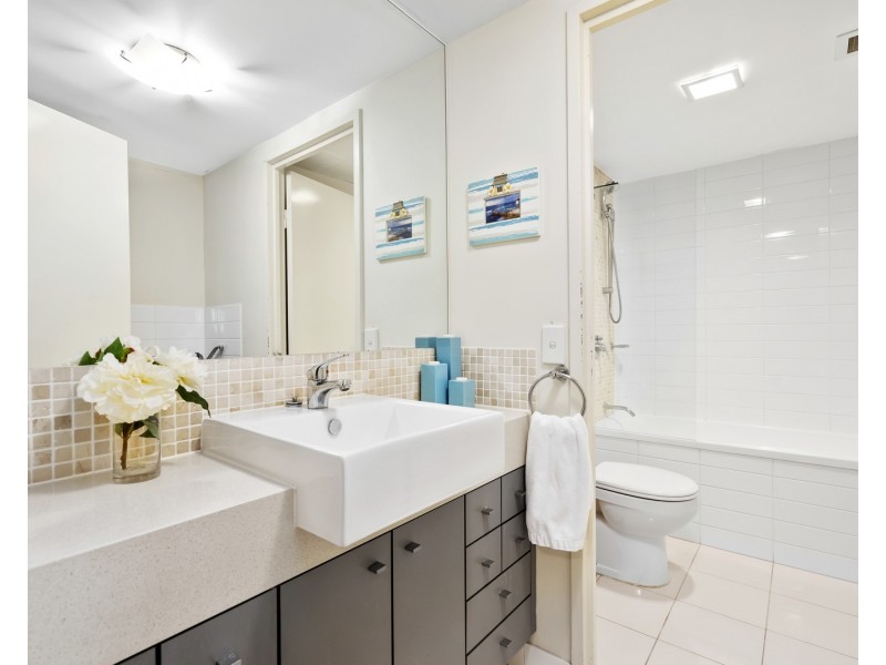 1204/10 Fifth Avenue, Palm Beach QLD 4221