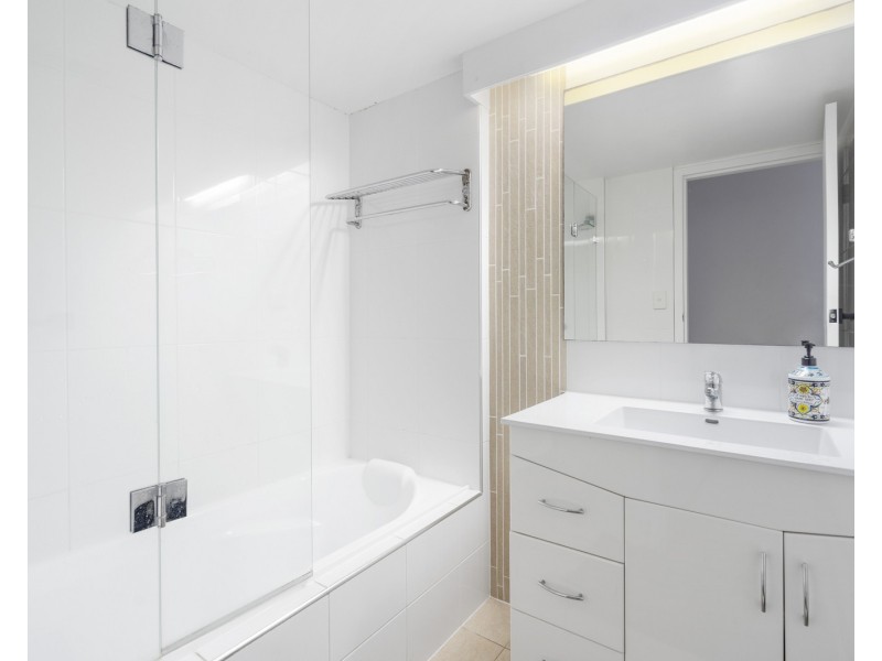 9/828 Pacific Parade, Currumbin QLD 4223