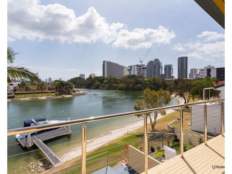 3/23 Hooker Boulevard, Broadbeach Waters QLD 4218