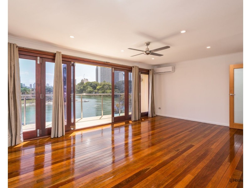 3/23 Hooker Boulevard, Broadbeach Waters QLD 4218