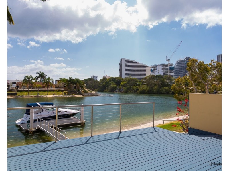 3/23 Hooker Boulevard, Broadbeach Waters QLD 4218