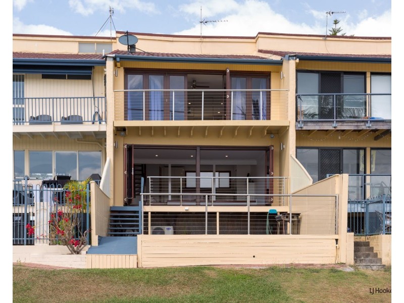 3/23 Hooker Boulevard, Broadbeach Waters QLD 4218