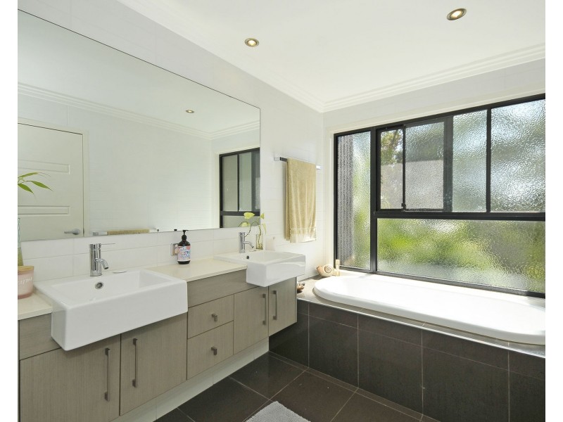 7 Sanctuary Crest Drive, Currumbin QLD 4223