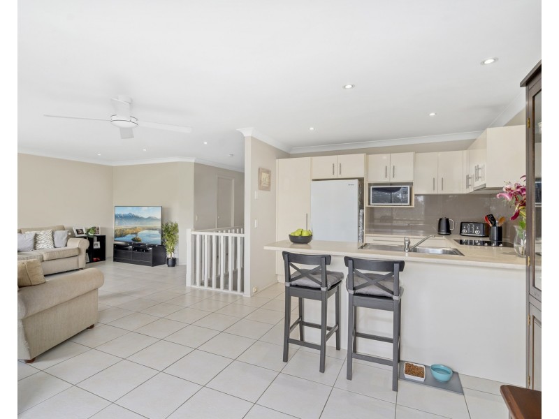 2/15 Simpsons Road, Elanora QLD 4221