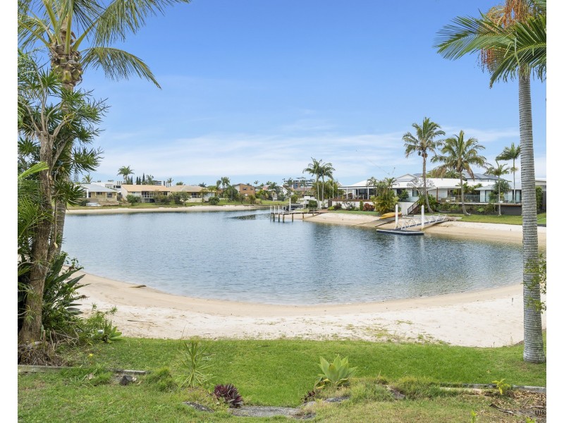 12 Cadence Avenue, Mermaid Waters QLD 4218