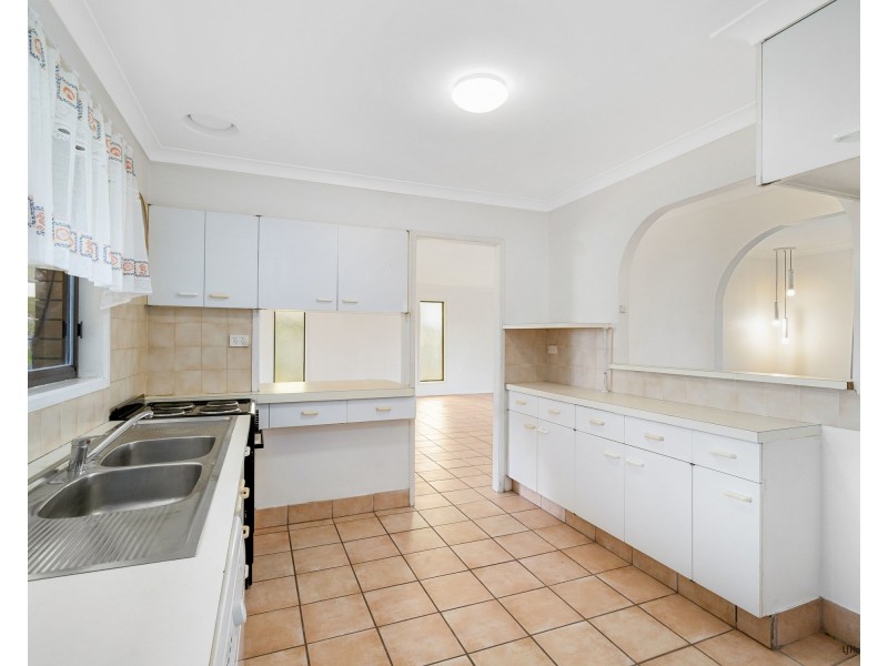 12 Cadence Avenue, Mermaid Waters QLD 4218
