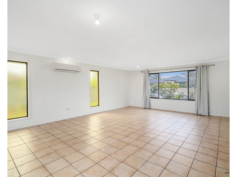 12 Cadence Avenue, Mermaid Waters QLD 4218
