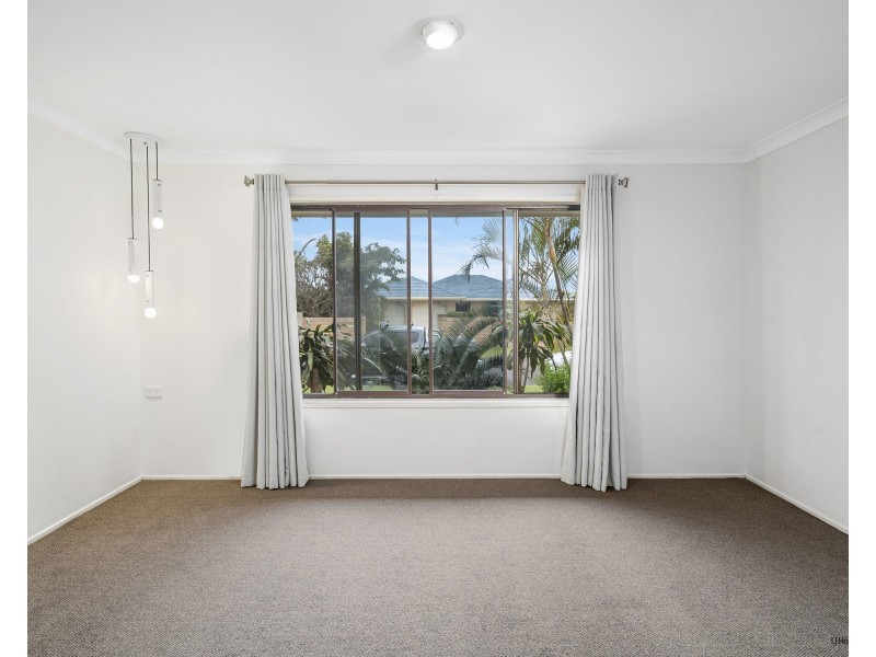 12 Cadence Avenue, Mermaid Waters QLD 4218