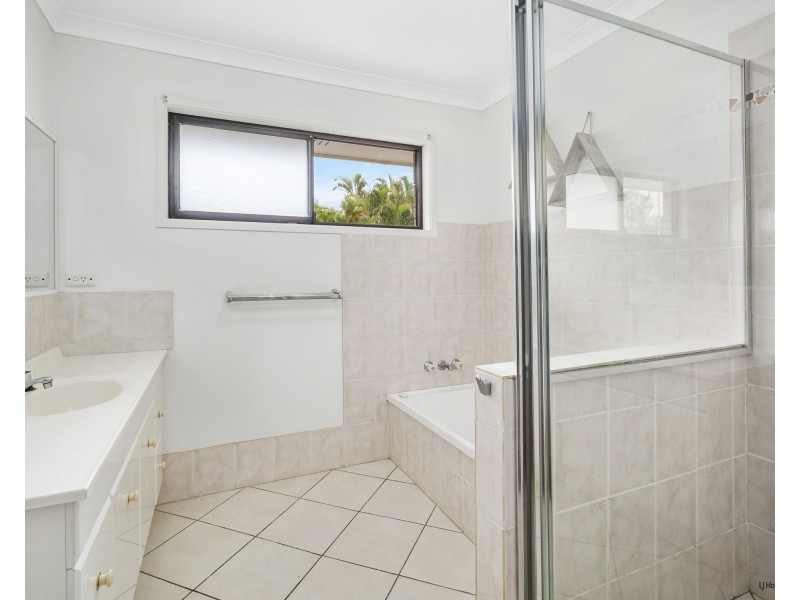12 Cadence Avenue, Mermaid Waters QLD 4218