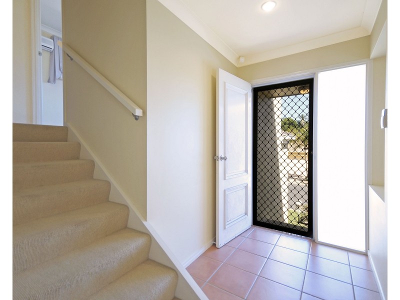 10 Tarrabool Drive, Elanora QLD 4221