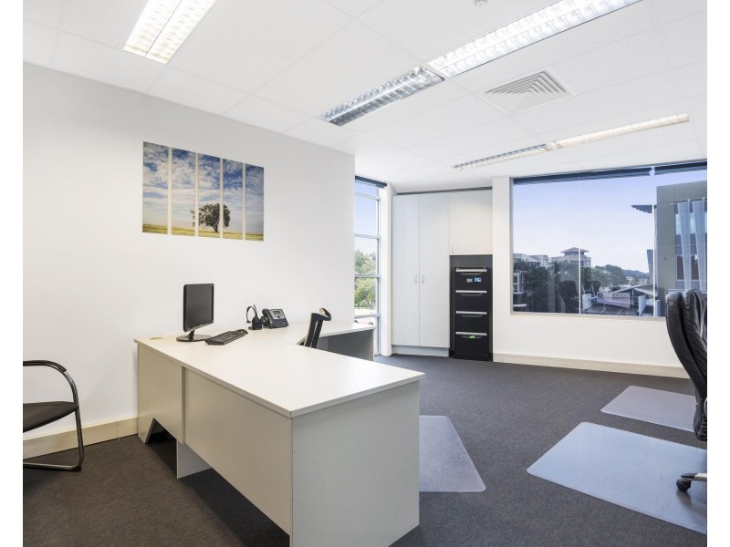 21 Lake Street, Varsity Lakes QLD 4227