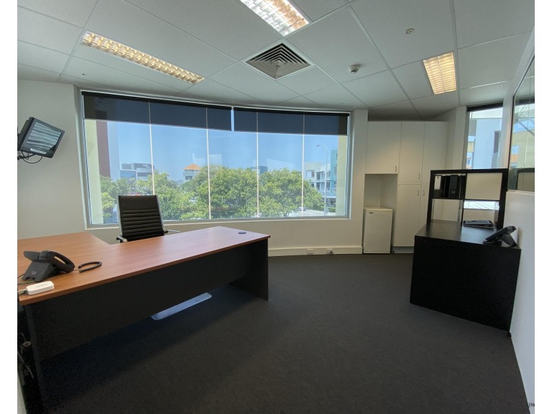 21 Lake Street, Varsity Lakes QLD 4227