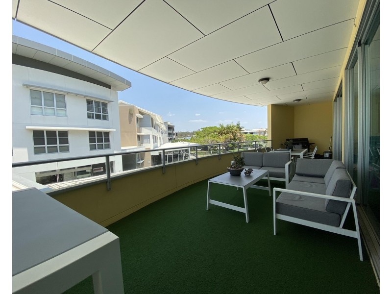 21 Lake Street, Varsity Lakes QLD 4227