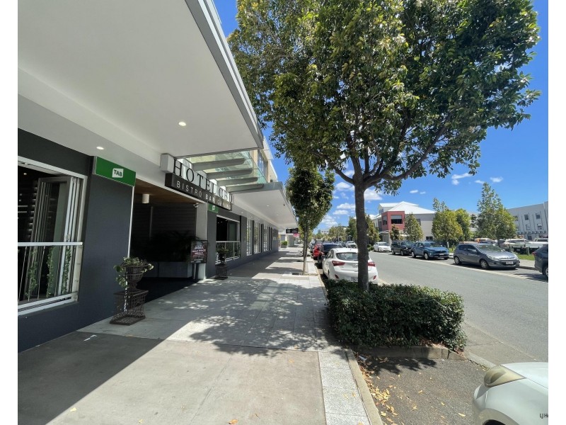 21 Lake Street, Varsity Lakes QLD 4227