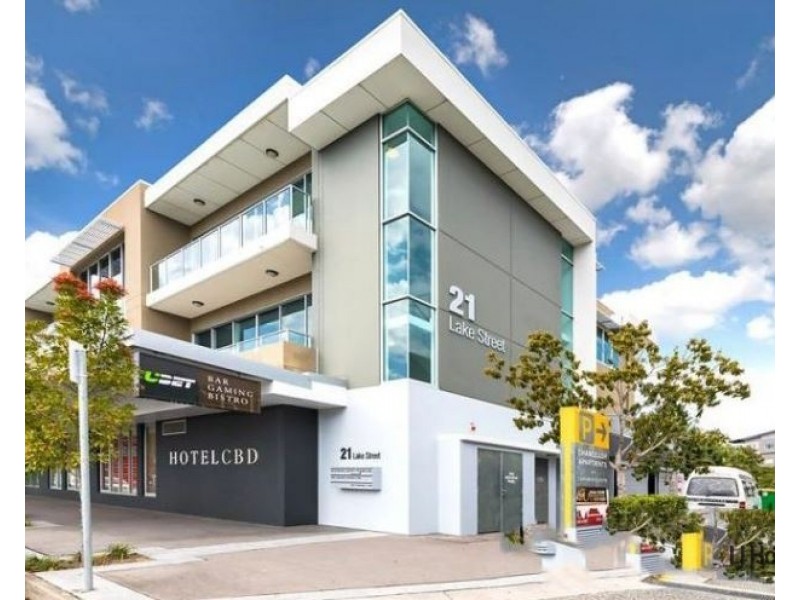 21 Lake Street, Varsity Lakes QLD 4227