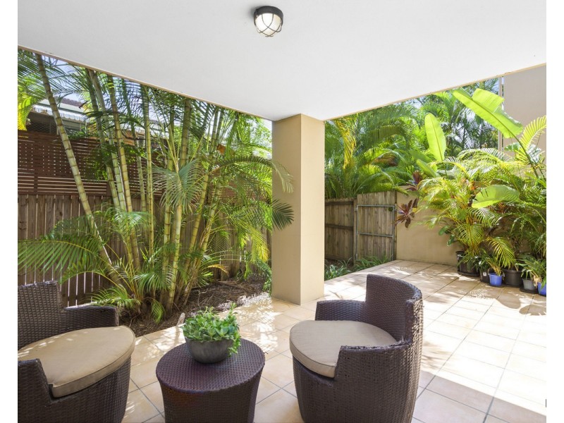 2/4 Mawarra Street, Palm Beach QLD 4221