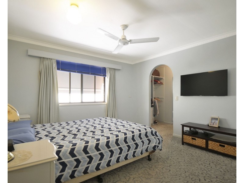 10 Bronzewing Close, Elanora QLD 4221