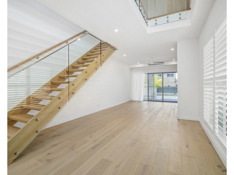 2/29 Twenty Third Avenue, Palm Beach QLD 4221