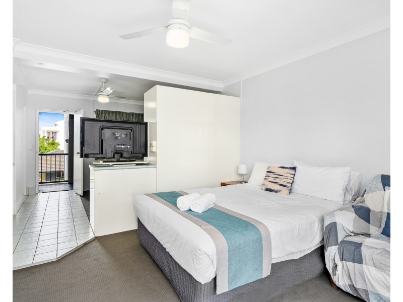 19/125 Frank Street, Labrador QLD 4215