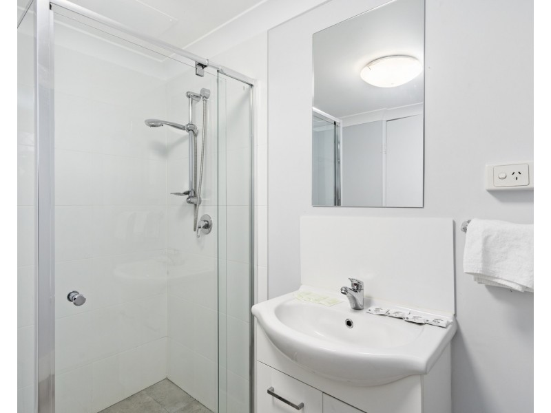 19/125 Frank Street, Labrador QLD 4215