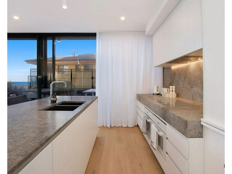 2/77 Jefferson Lane, Palm Beach QLD 4221