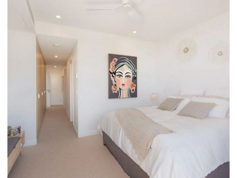 2/77 Jefferson Lane, Palm Beach QLD 4221